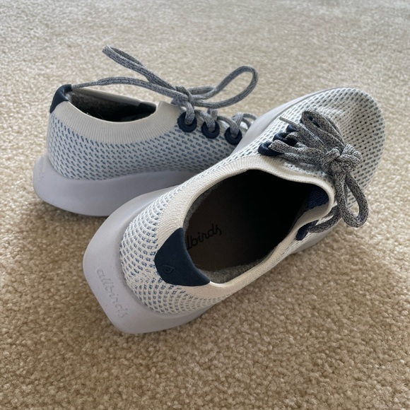 Allbirds Women’s Sneaker - Picture 3 of 7